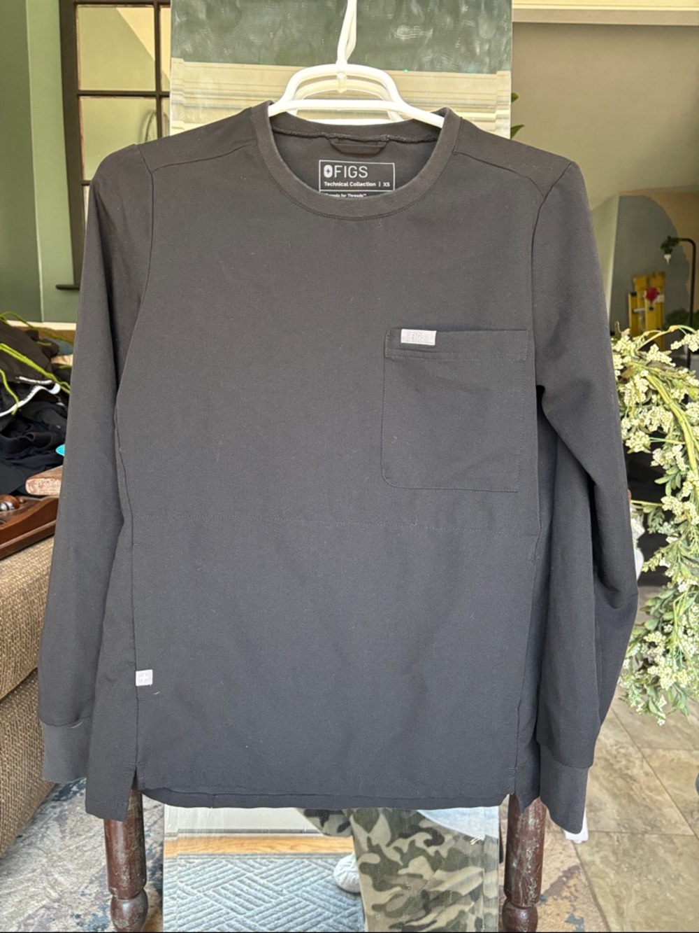 Scrubs: Women’s Black Long Sleeve Pocket Tee — Crew Neck